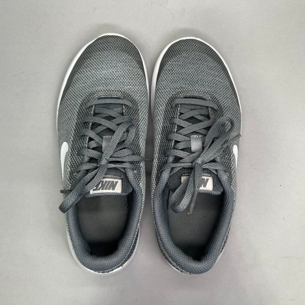 Nike Gray Trainers Sneaker Size 6Y Fits Women's Size 7.5 - Picture 9 of 11
